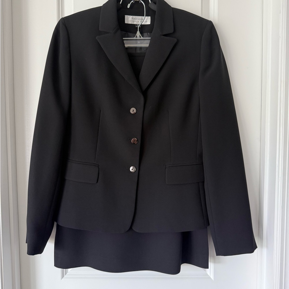Tahari Women’s Black Tailored Skirt Suit